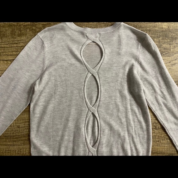 Light Blue Soft Crewneck with back detail - Picture 4 of 5